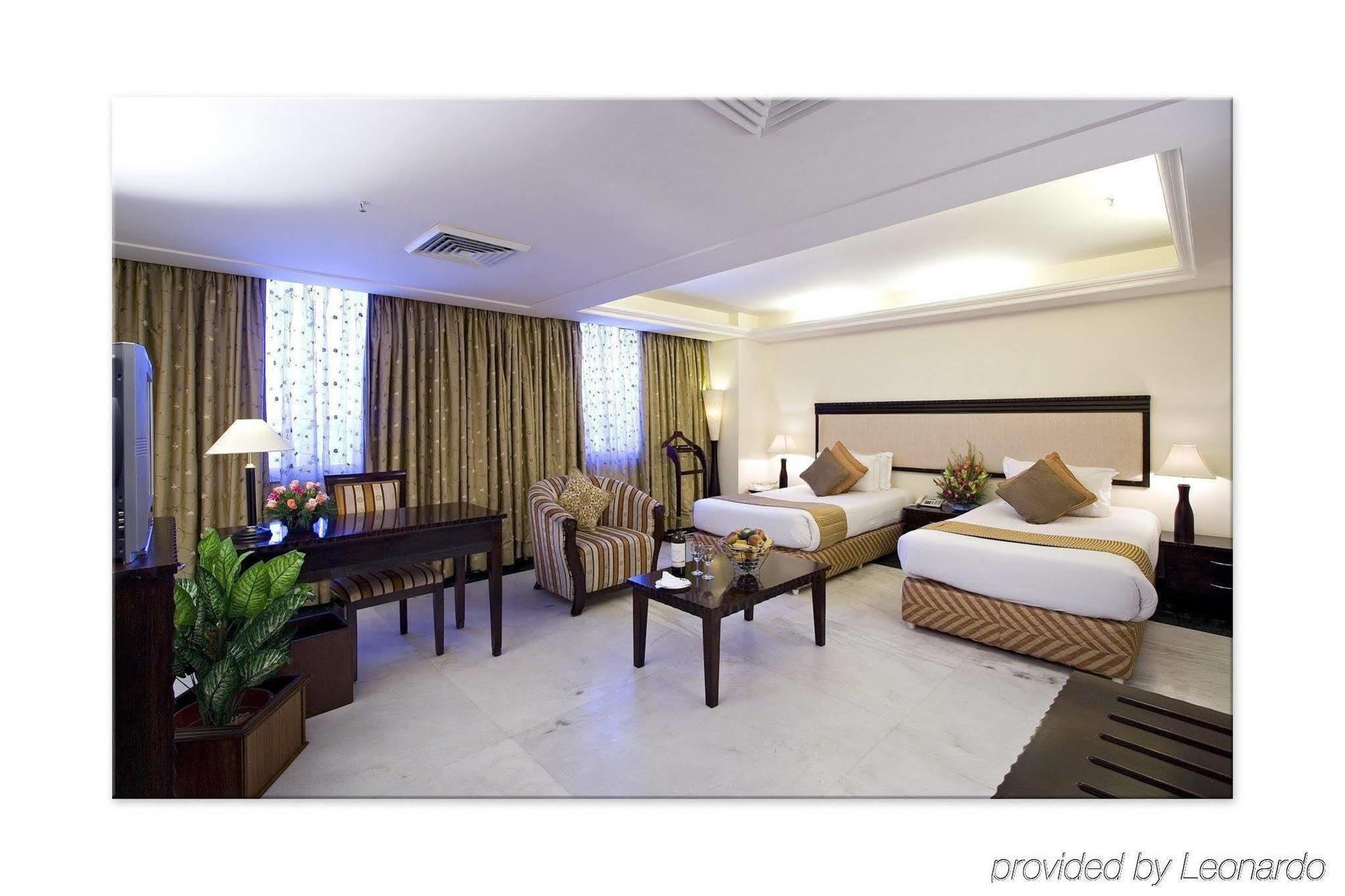 Clarks Inn, Pacific Mall Ghaziabad Room photo